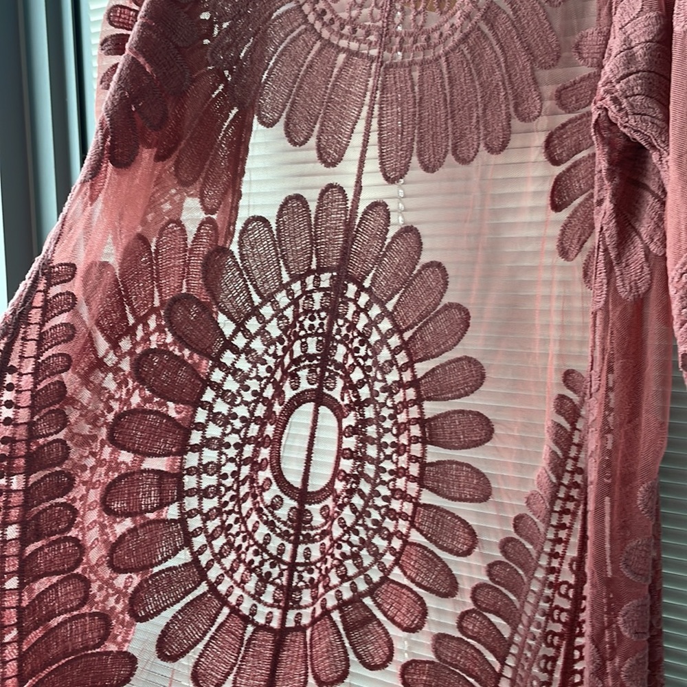 Lace cover up wrap - Picture 4 of 4
